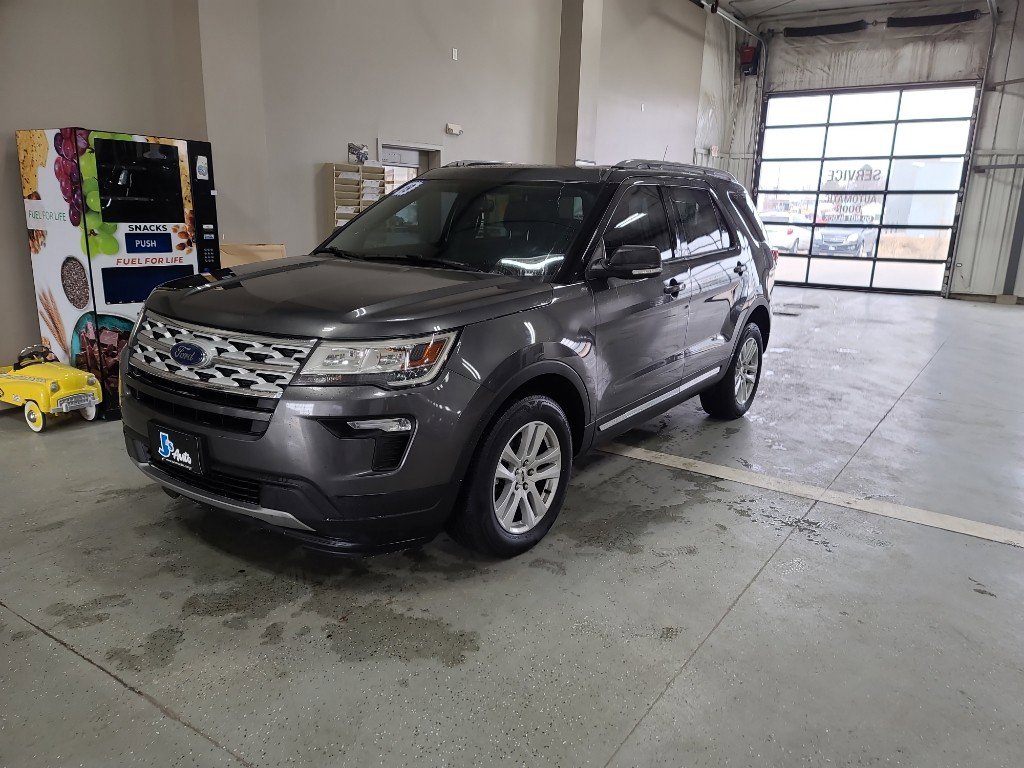 Used 2019 Ford Explorer XLT w/ Equipment Group 201A image 2