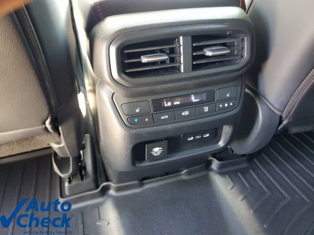 Used 2025 Honda Pilot Black Edition image 17