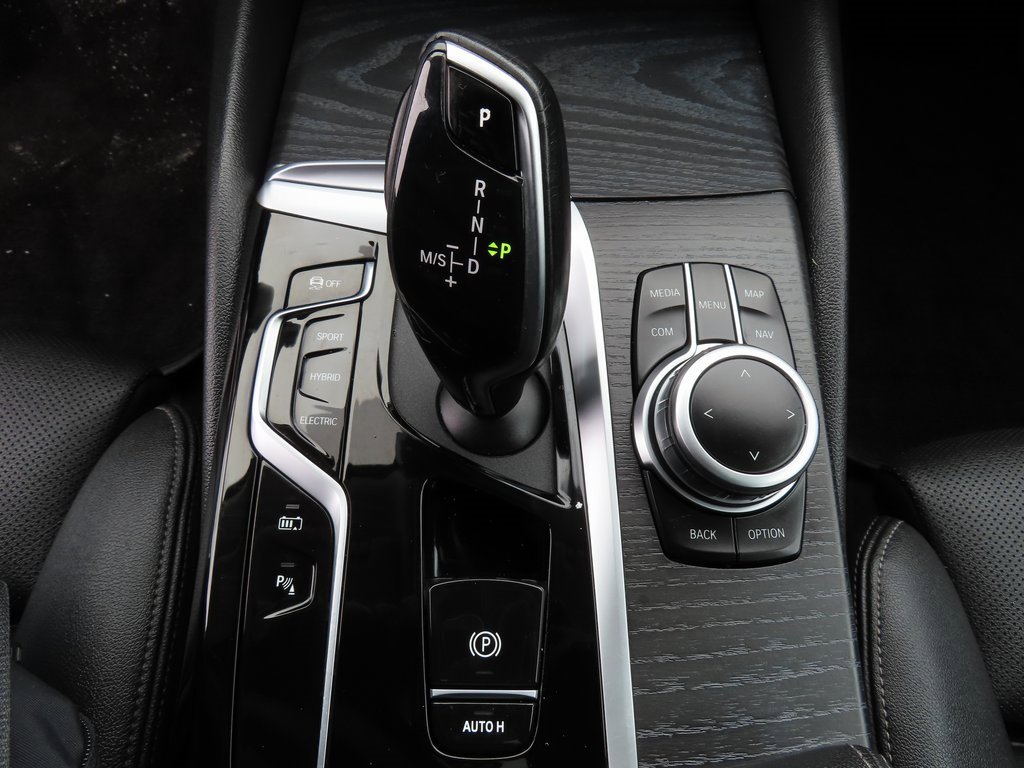 Used 2022 BMW 530e xDrive w/ Premium Package image 21