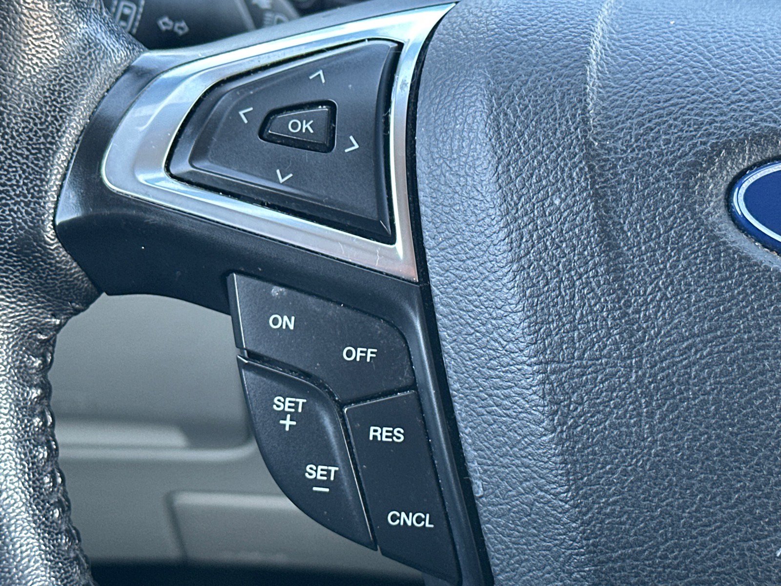 Used 2019 Ford Edge Titanium FWD image 10