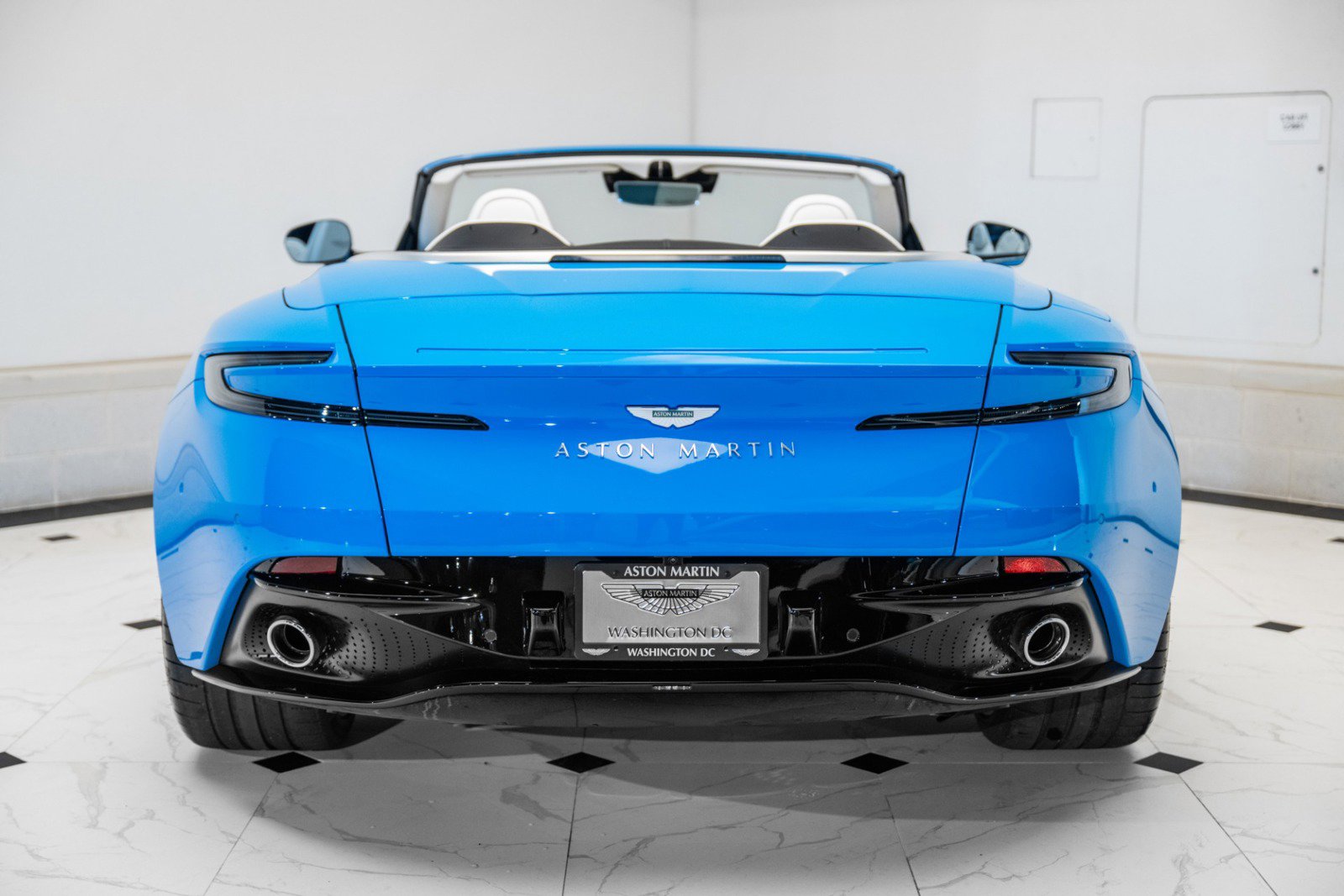 Used 2025 Aston Martin DB12 Volante image 43