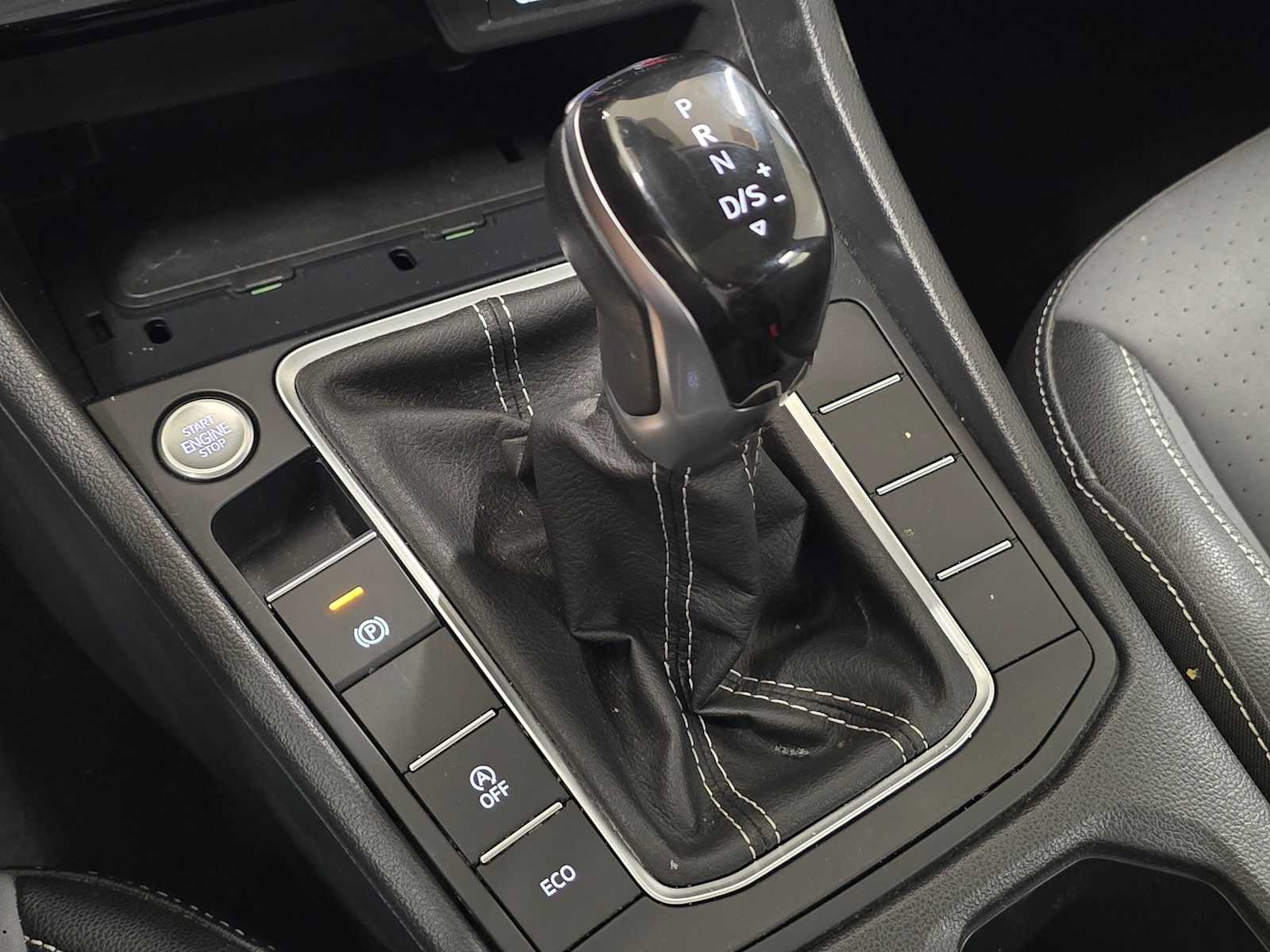 Used 2025 Volkswagen Jetta SE FWD image 34
