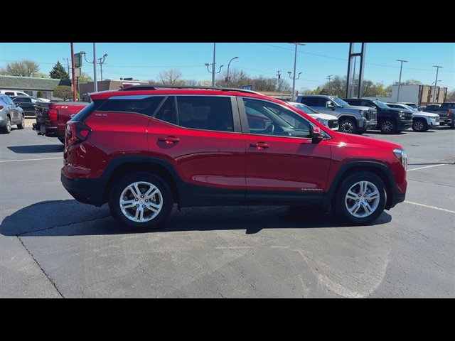 Certified 2023 GMC Terrain SLE w/ Driver Convenience Package FWD image 9