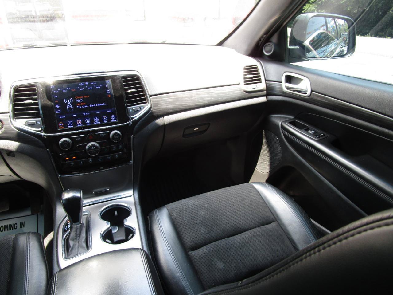 Used 2020 Jeep Grand Cherokee Altitude AWD/4WD image 10