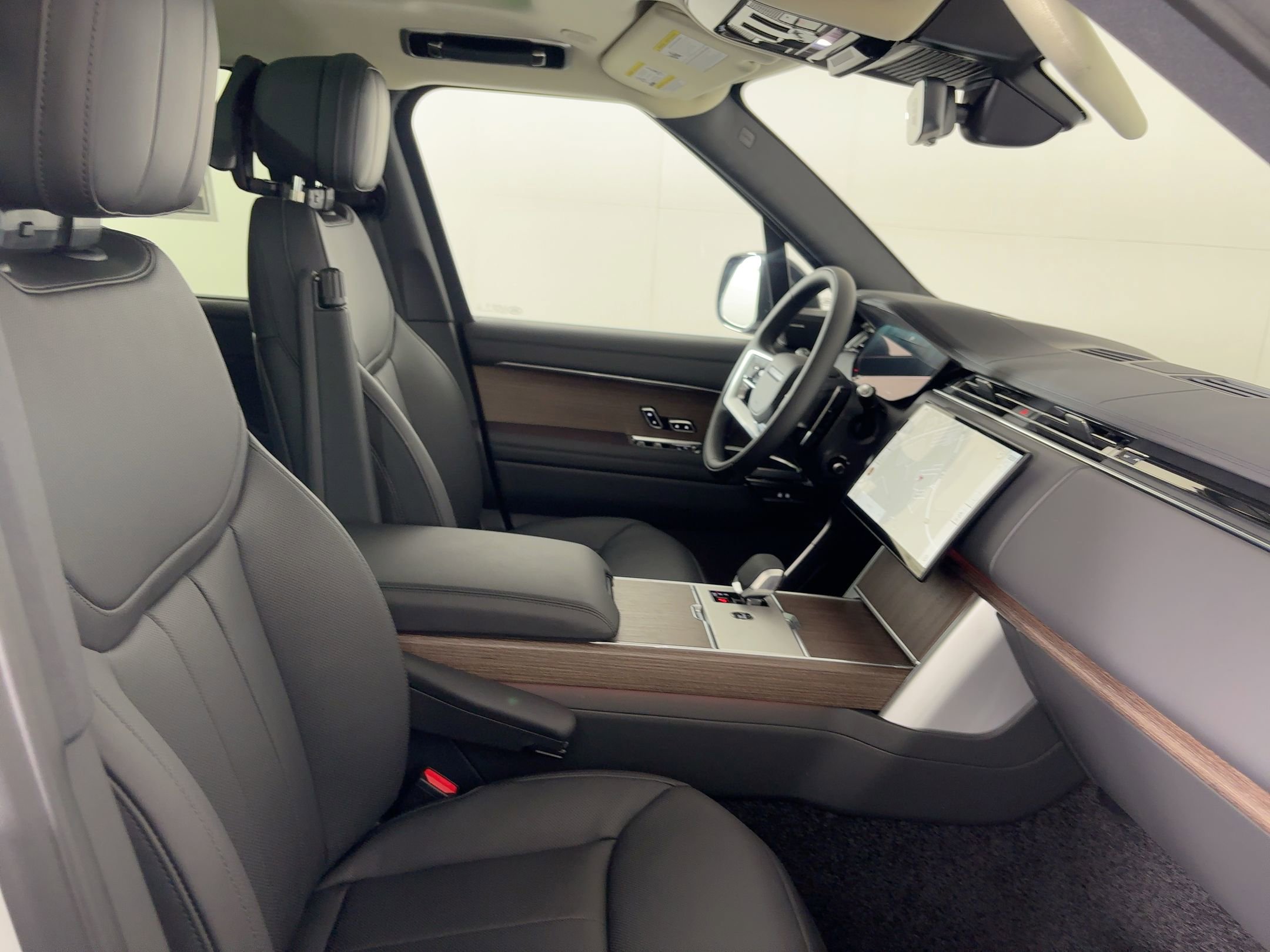 New 2026 Land Rover Range Rover Long Wheelbase SE image 30