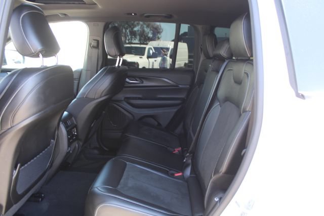 Used 2025 Jeep Grand Cherokee Altitude RWD image 44
