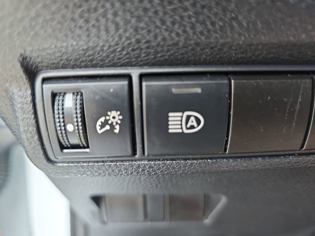 Used 2022 Toyota Corolla Cross XLE image 25