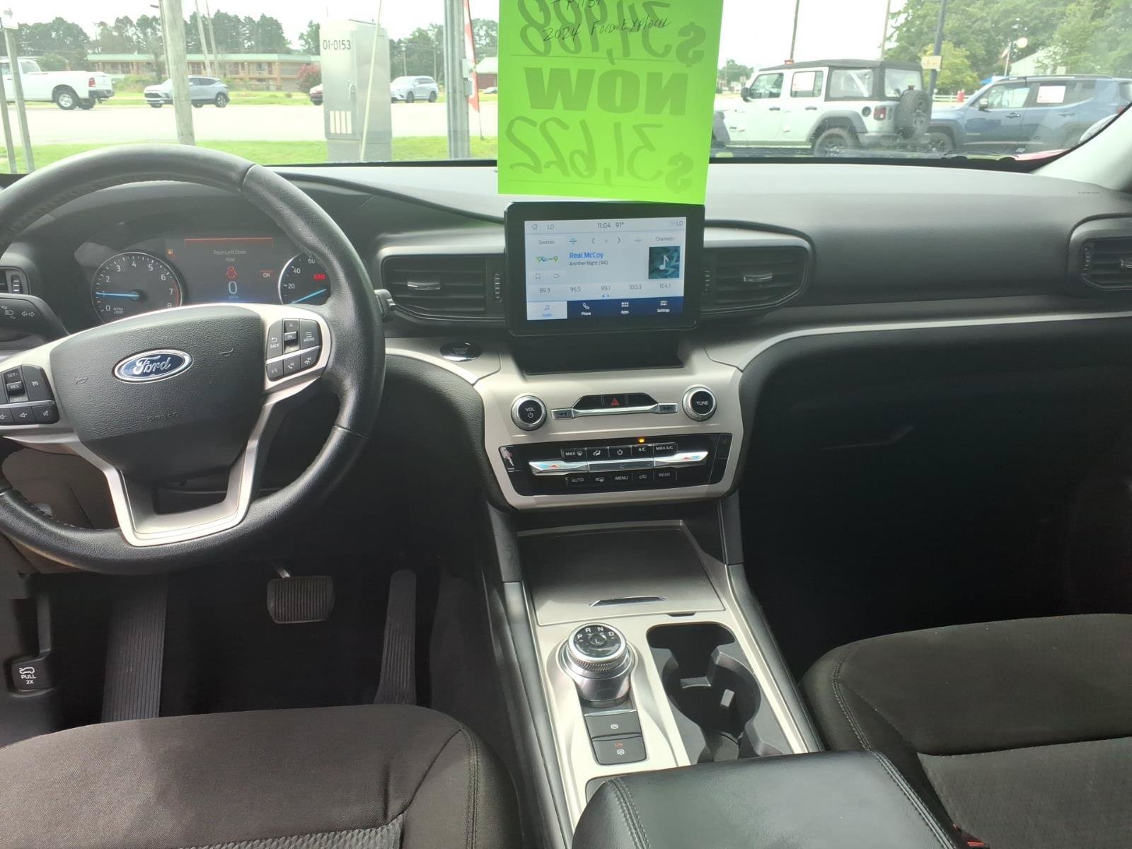 Used 2024 Ford Explorer XLT RWD image 12