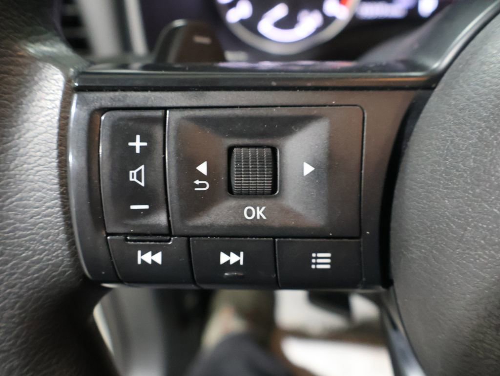 Used 2022 Nissan Rogue S image 33