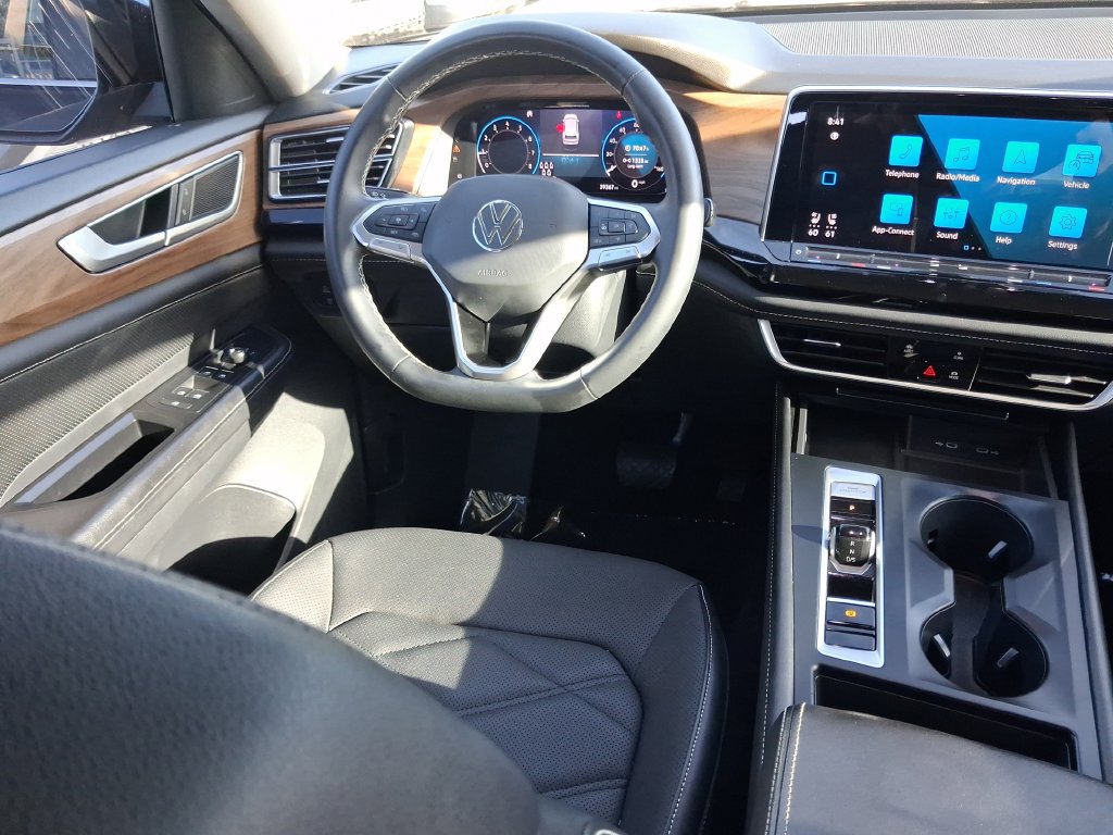 Used 2024 Volkswagen Atlas SE FWD image 16