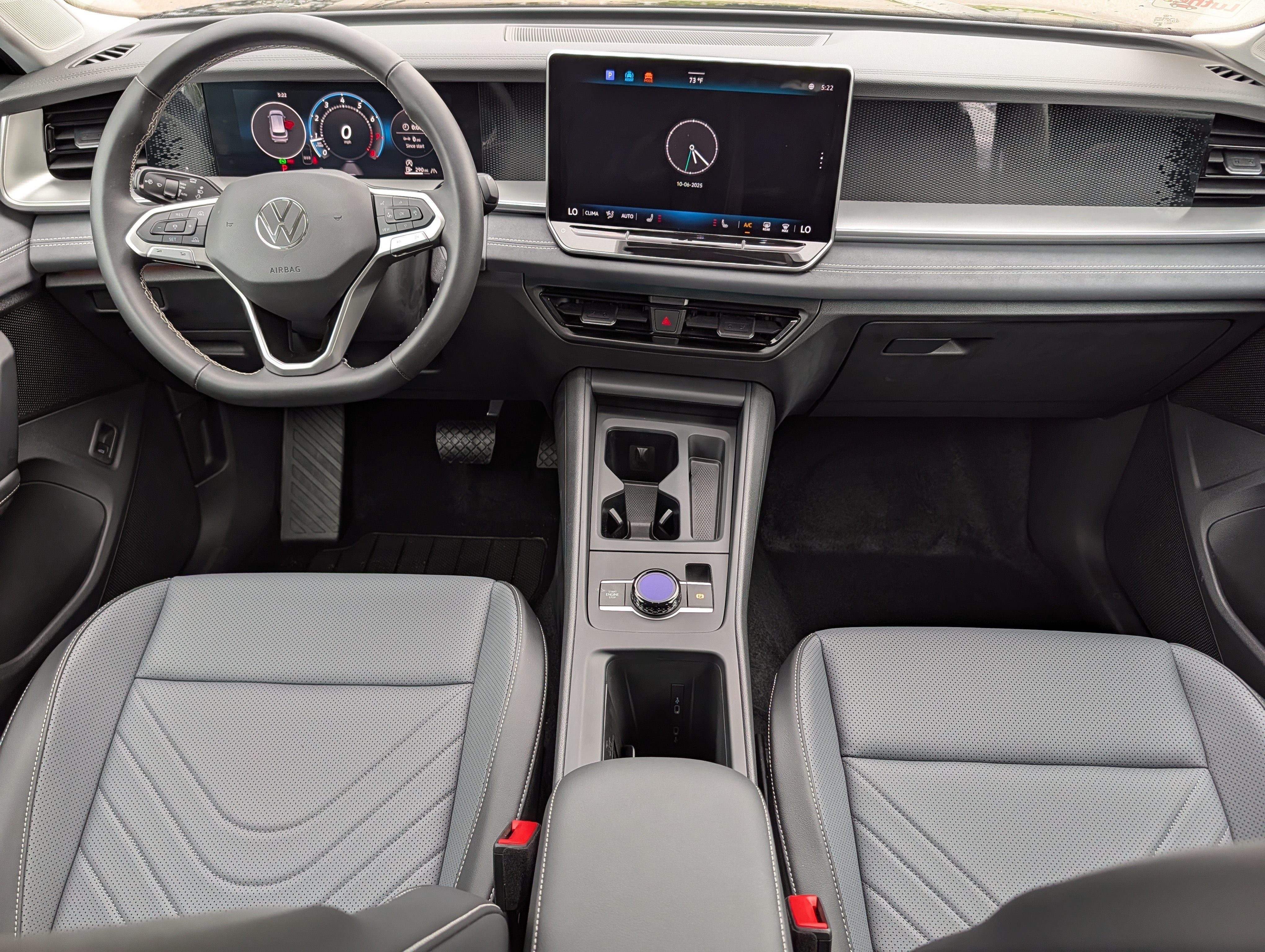 Used 2025 Volkswagen Tiguan SE AWD/4WD image 10
