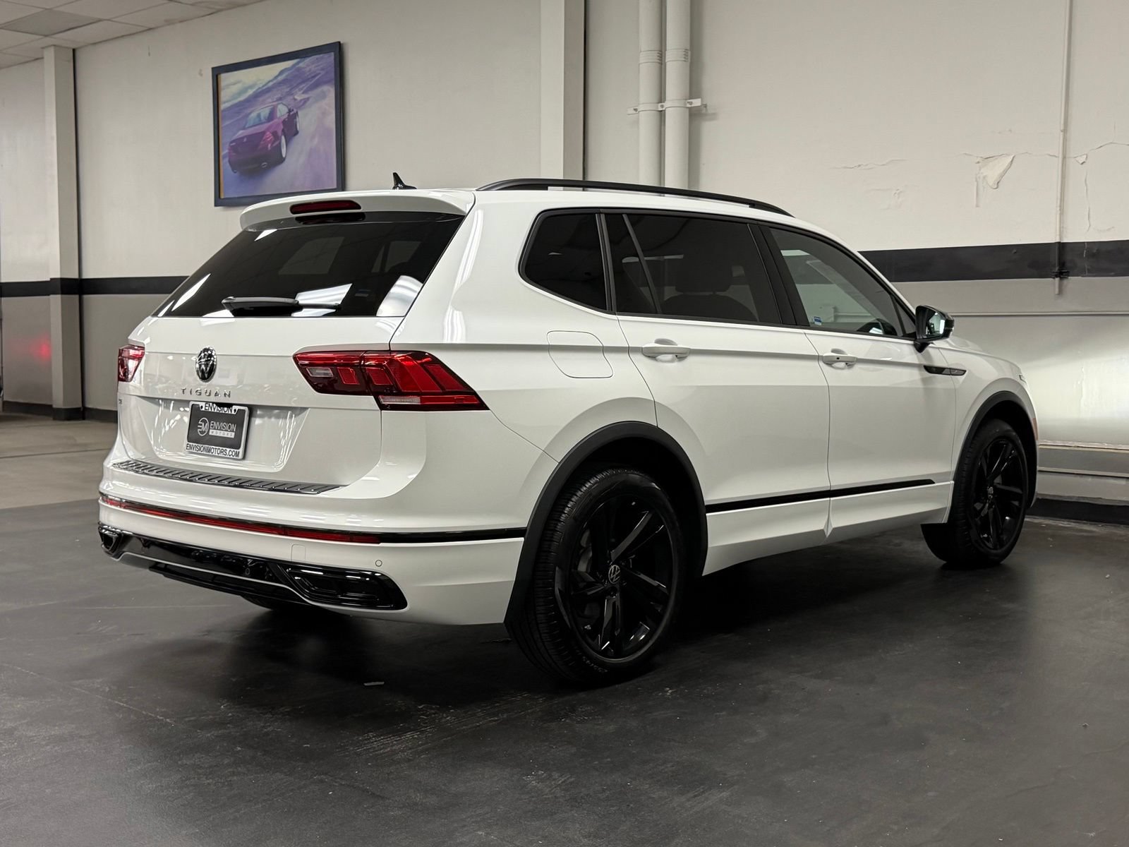Used 2024 Volkswagen Tiguan SE R-Line FWD image 14