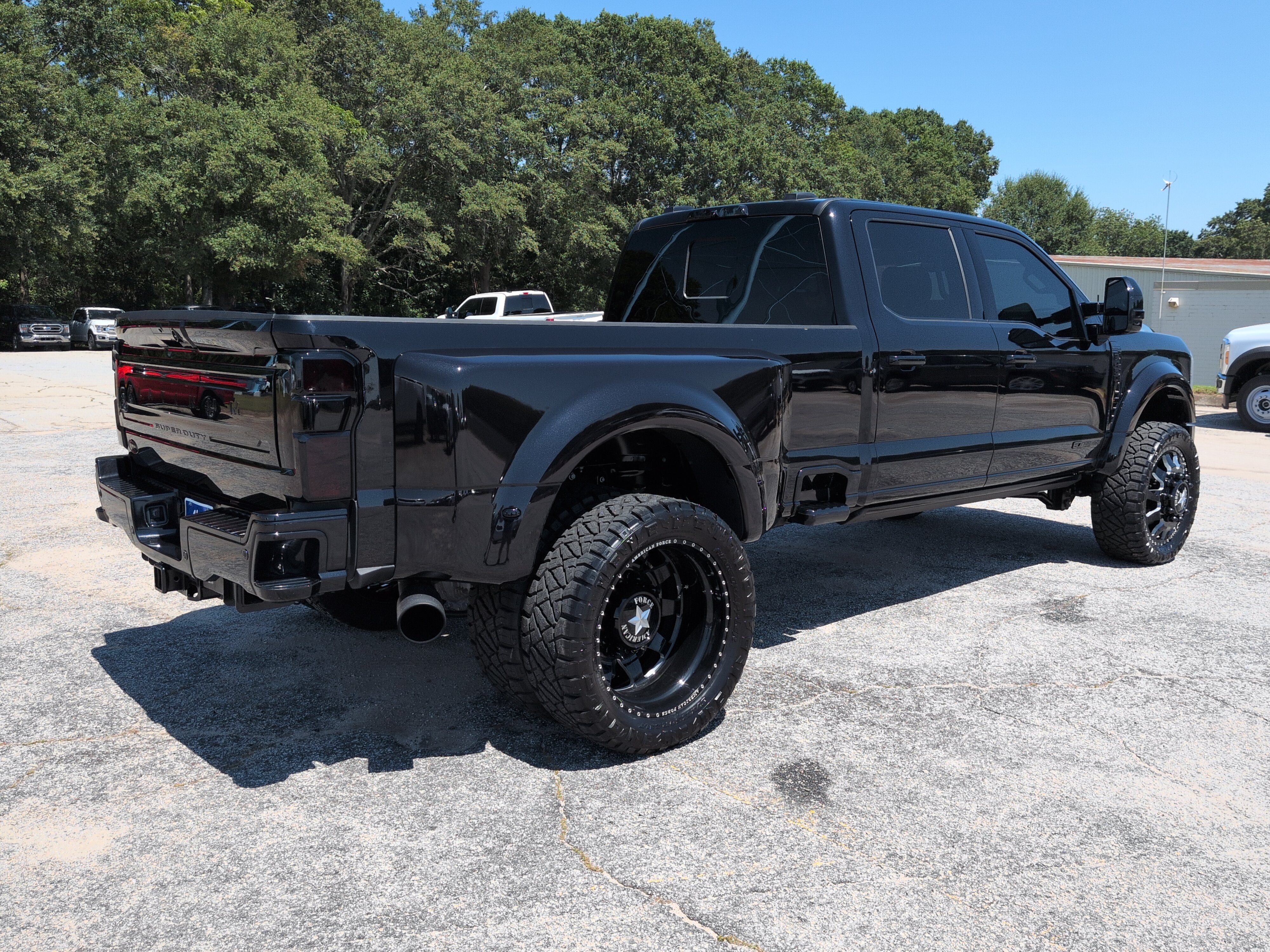 Used 2024 Ford F450 Platinum w/ FX4 Off-Road Package AWD/4WD image 3