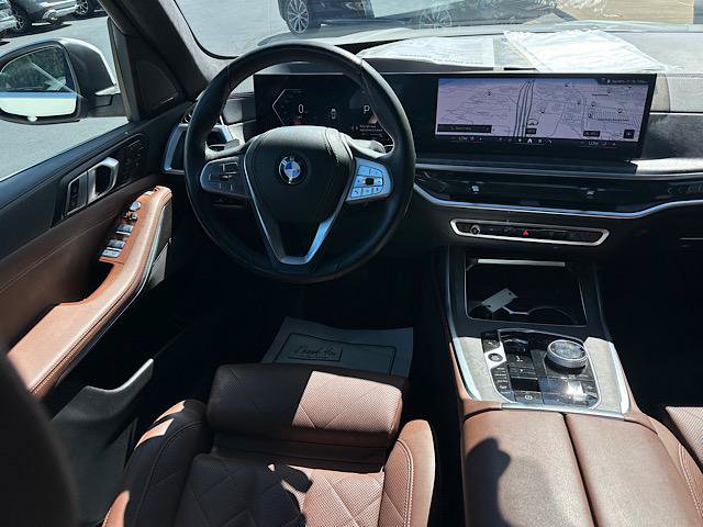 Used 2024 BMW X7 xDrive40i AWD/4WD image 23