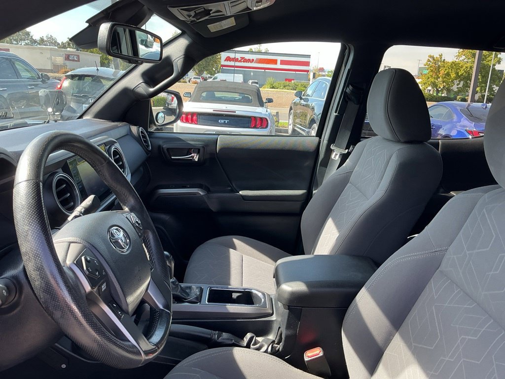 Used 2019 Toyota Tacoma TRD Off-Road AWD/4WD image 8