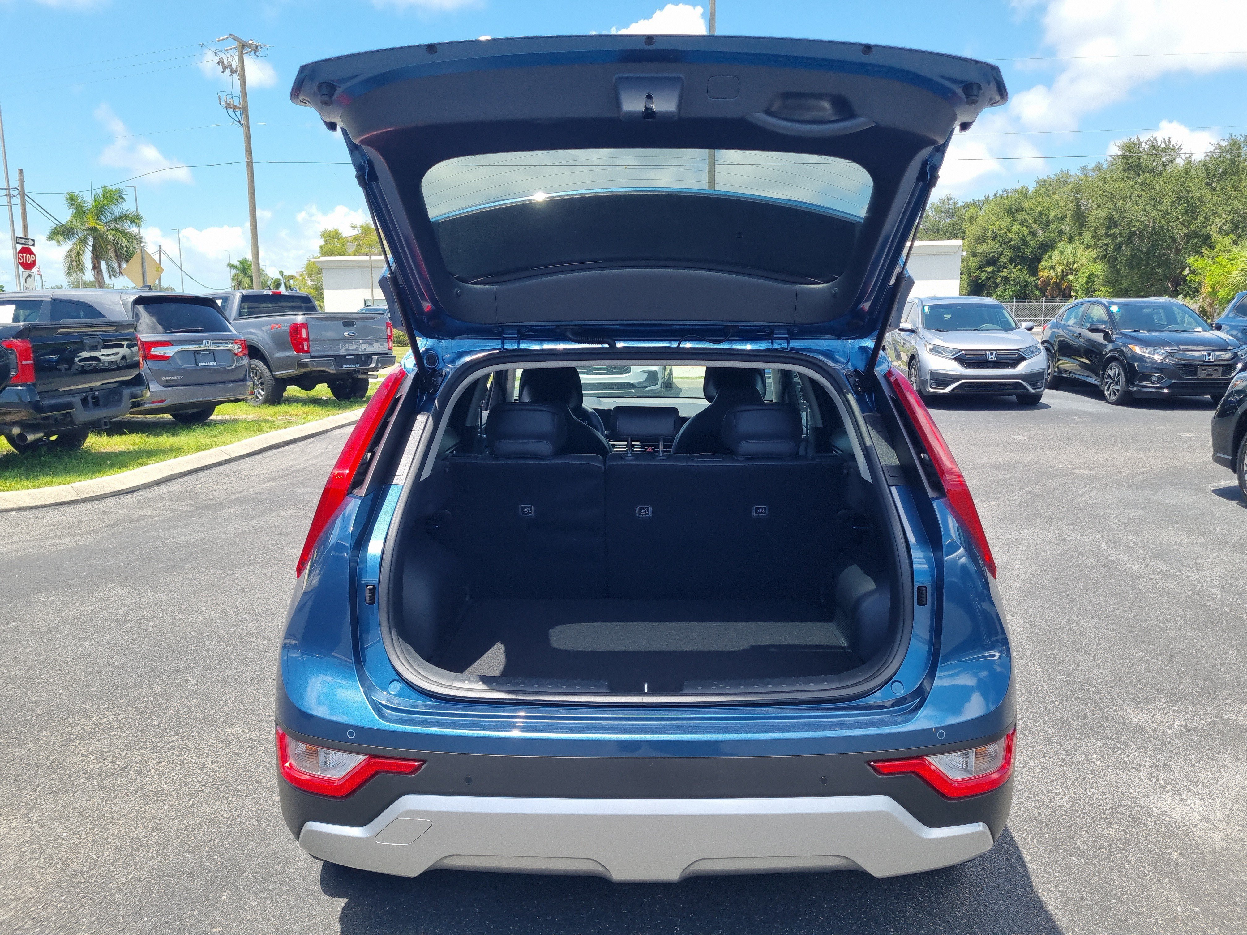 Used 2024 Kia Niro EX FWD image 8