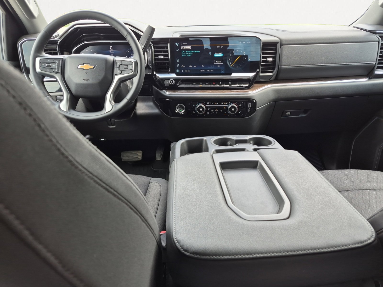 Used 2024 Chevrolet Silverado 1500 LT image 3