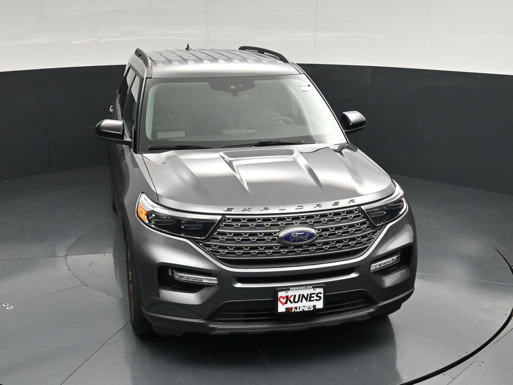 Used 2023 Ford Explorer XLT w/ Equipment Group 202A AWD/4WD image 46