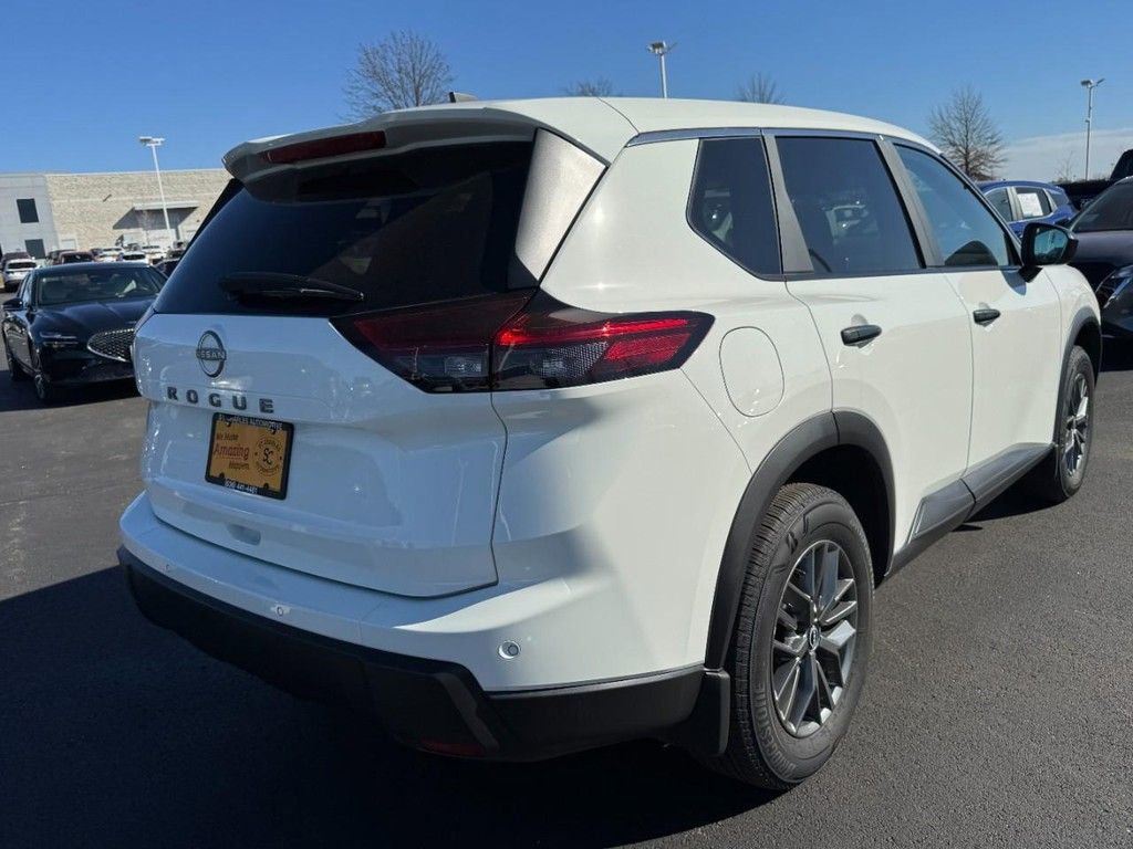 Used 2025 Nissan Rogue S image 3