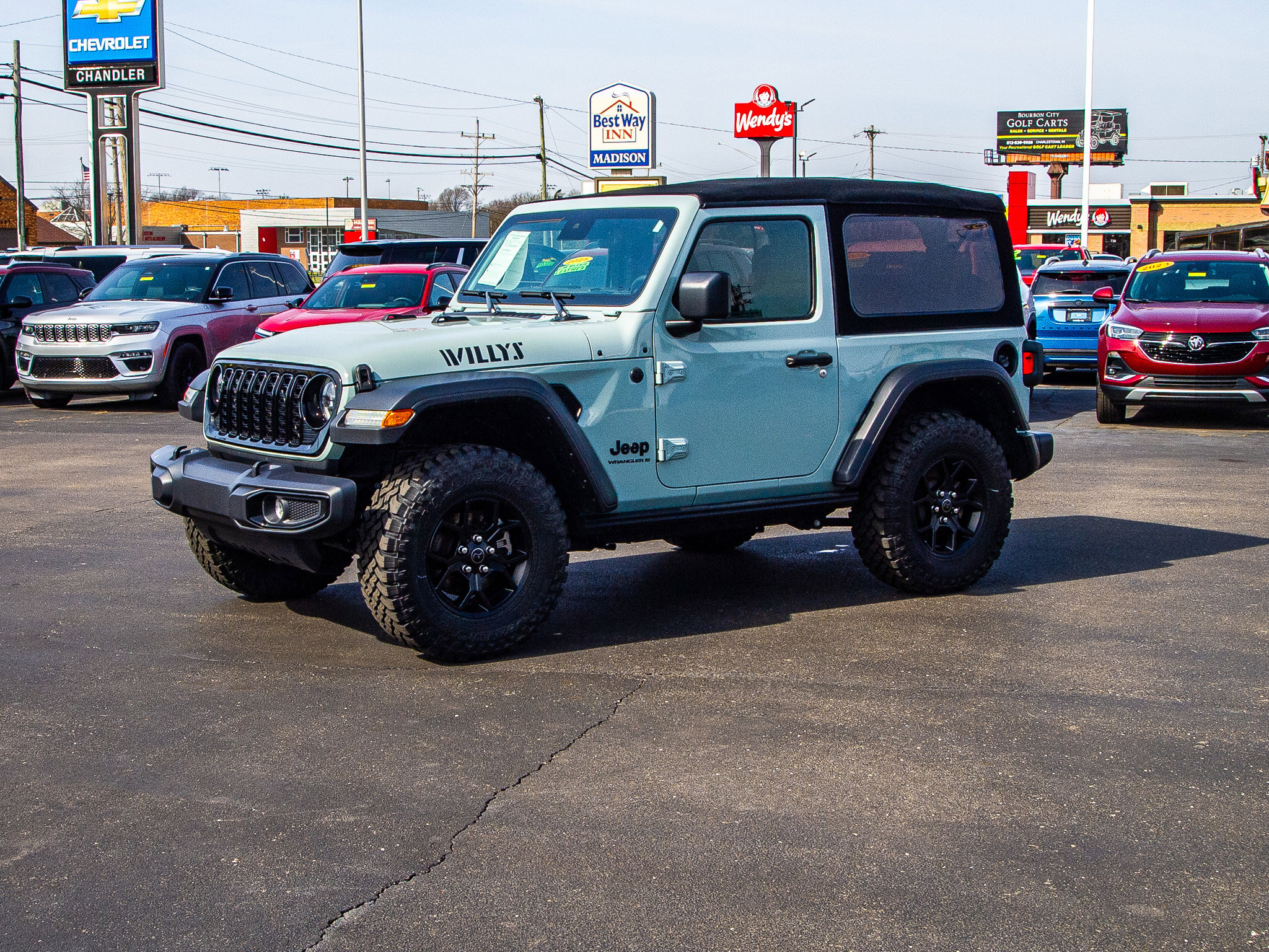 Used 2024 Jeep Wrangler Willys AWD/4WD image 3