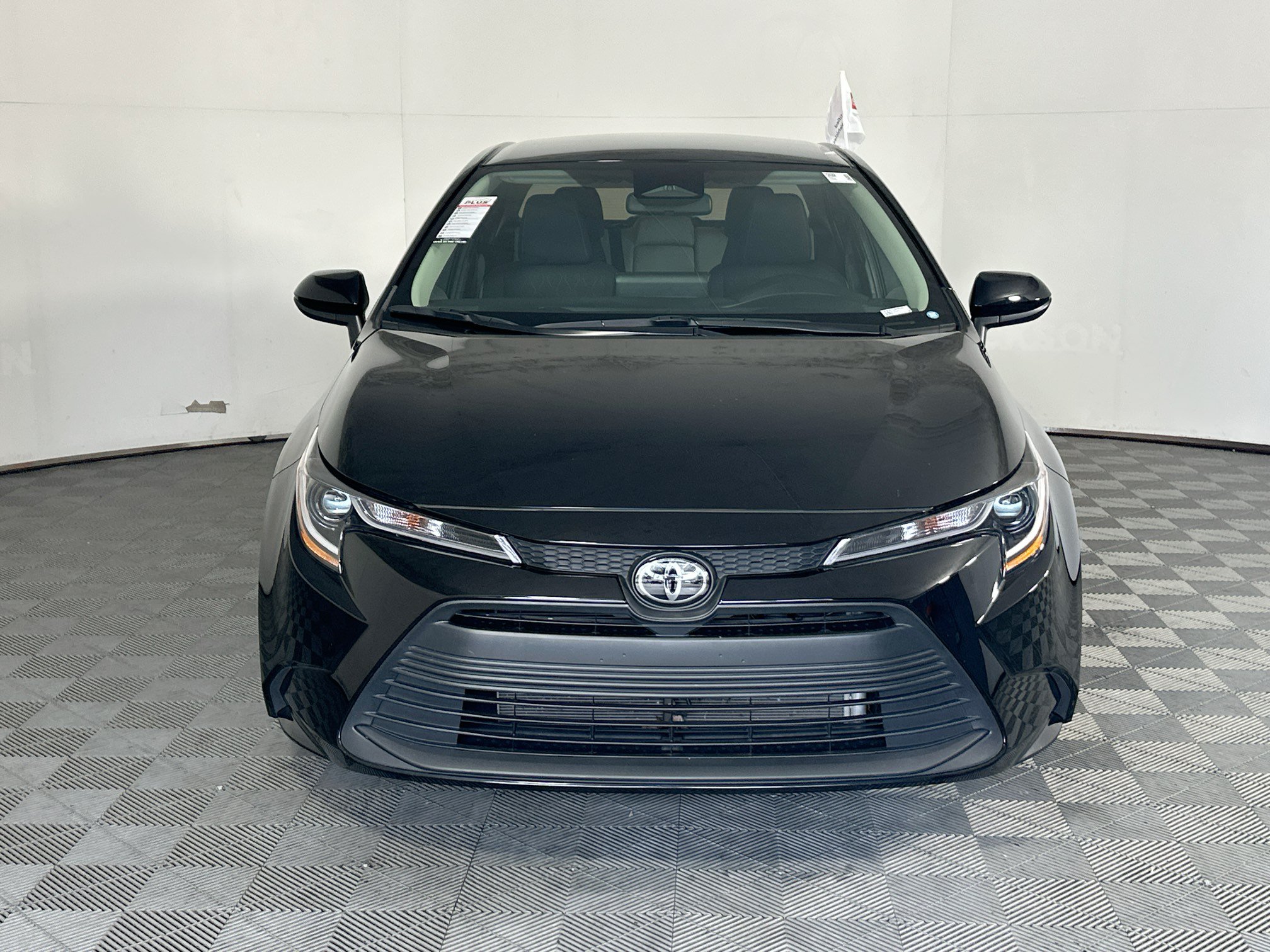 Used 2025 Toyota Corolla LE FWD image 8