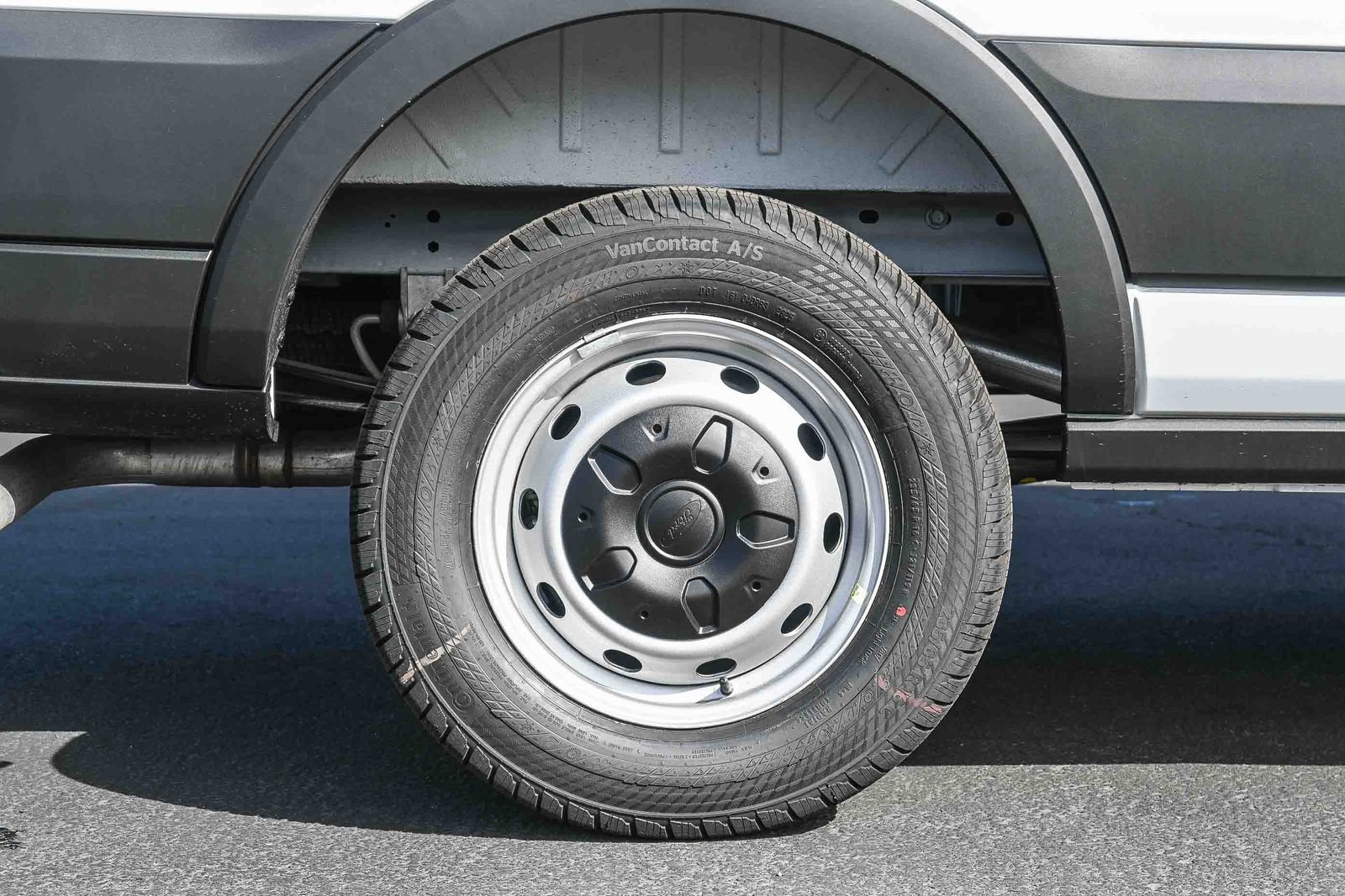 New 2026 Ford Transit 250 148 Medium Roof w/ Load Area Protection Package RWD image 9
