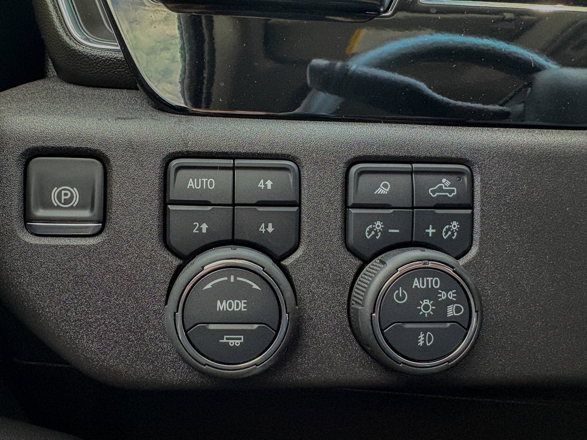 Used 2025 Chevrolet Silverado 2500 LTZ w/ LTZ Plus Package image 33