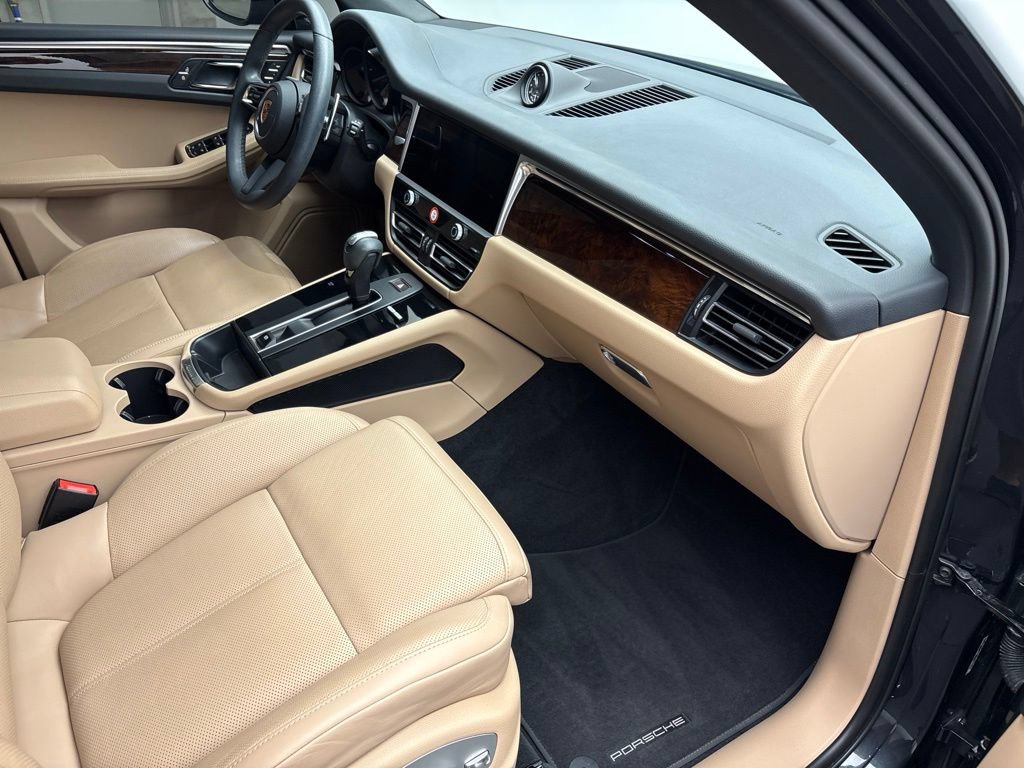 Certified 2024 Porsche Macan AWD/4WD image 25