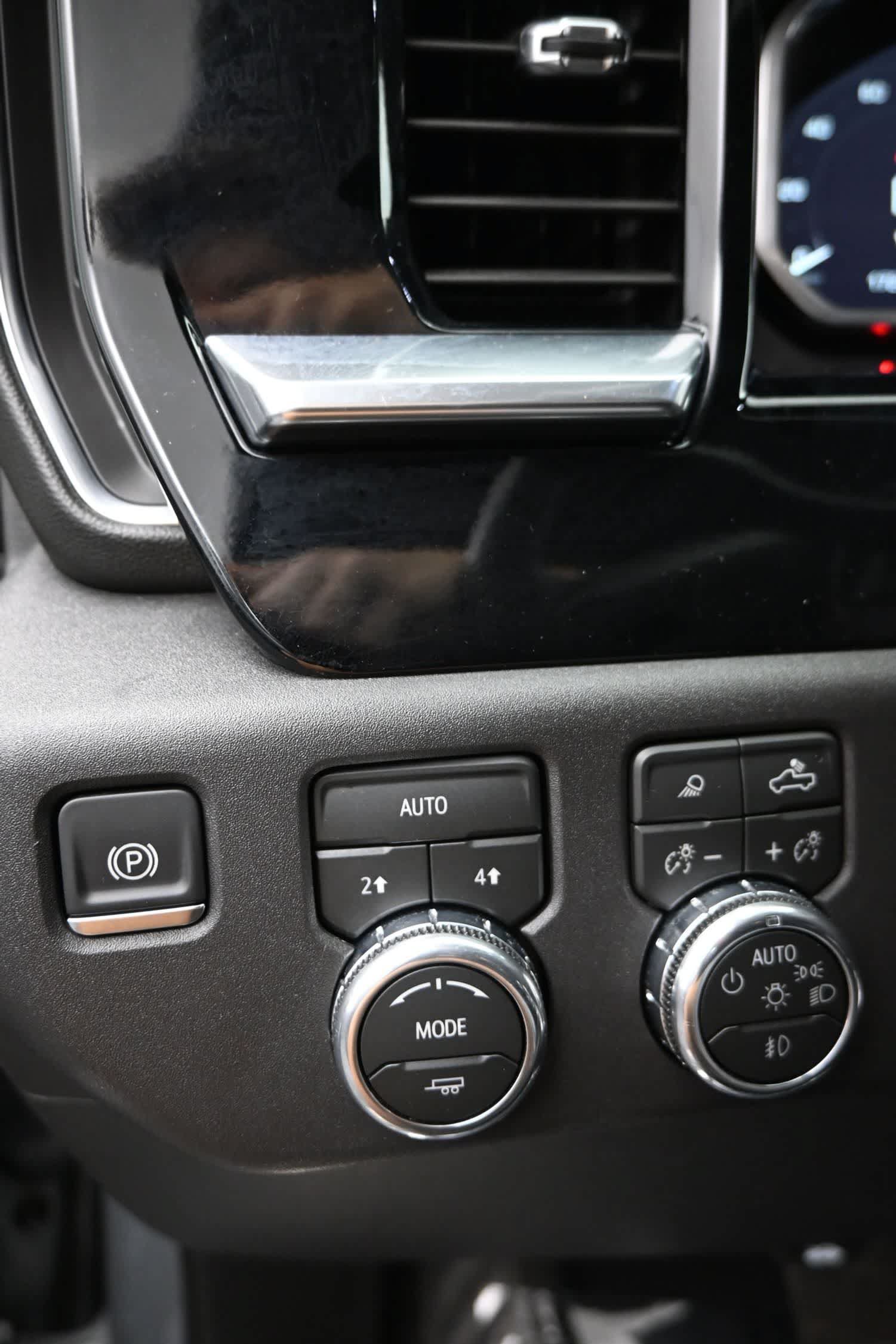 Used 2026 GMC Sierra 1500 SLT AWD/4WD image 27