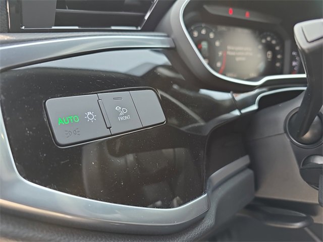 Used 2025 Audi Q3 2.0T Premium Plus w/ Premium Plus Package image 29