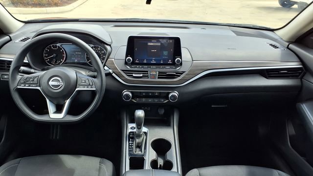 Used 2025 Nissan Altima 2.5 SV image 19