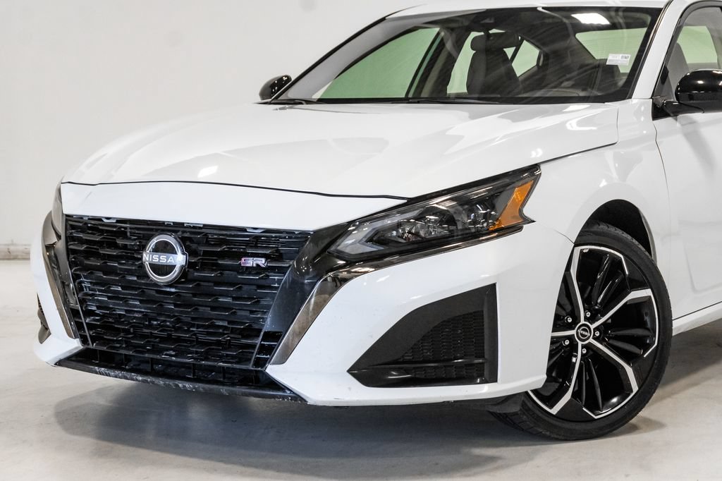 Used 2025 Nissan Altima 2.5 SR AWD/4WD image 2