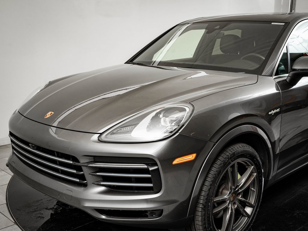Certified 2022 Porsche Cayenne E-Hybrid w/ Premium Package image 13