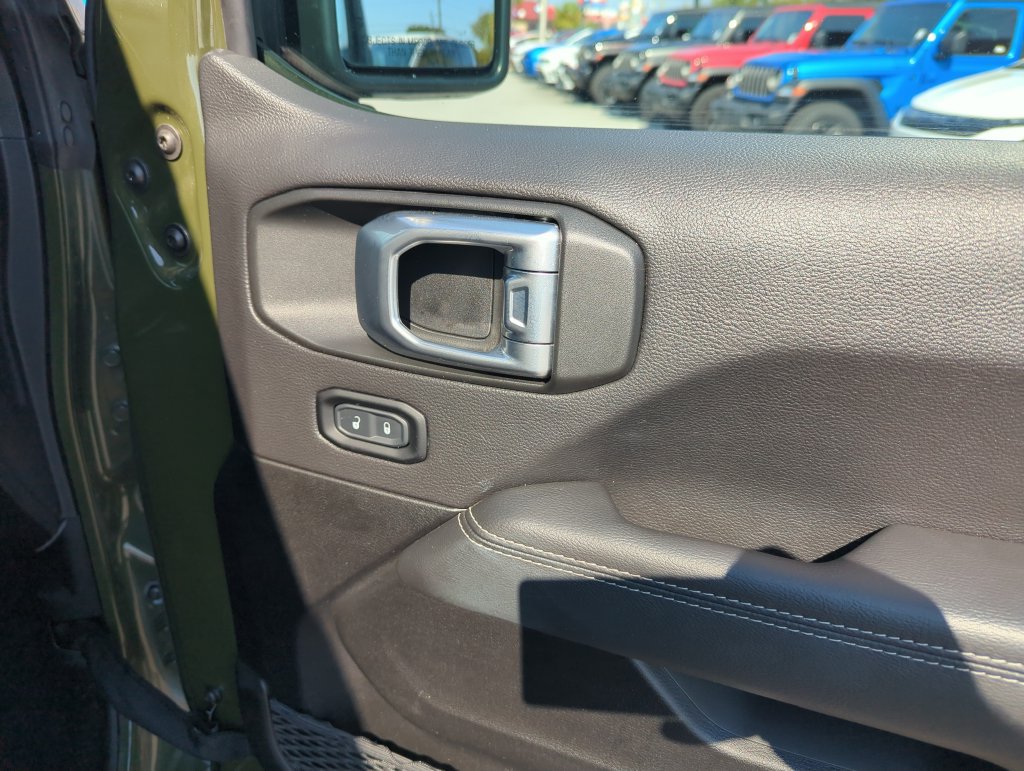 Used 2022 Jeep Wrangler Unlimited Sahara AWD/4WD image 31