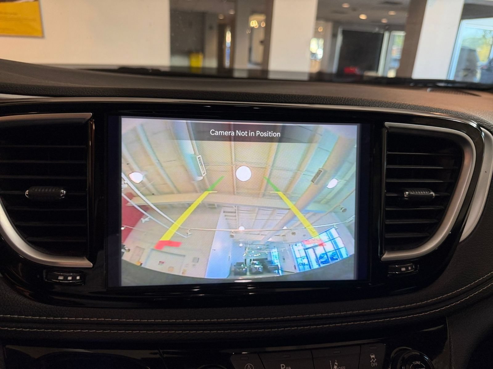 Used 2025 Chrysler Pacifica Limited FWD image 22