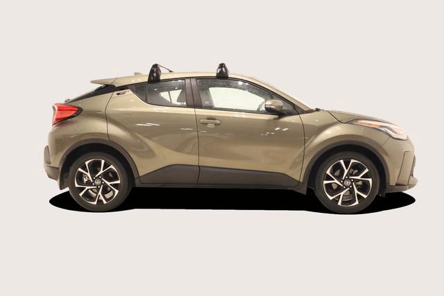 Used 2021 Toyota C-HR XLE image 4