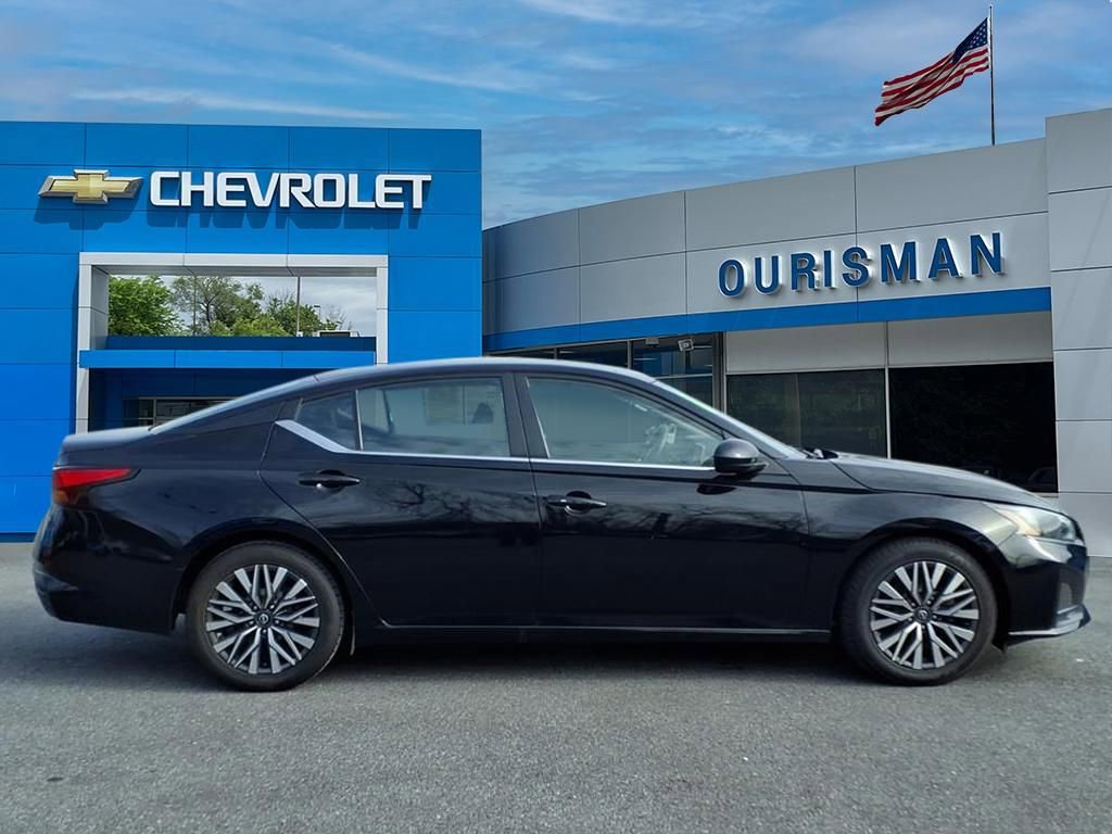 Used 2023 Nissan Altima 2.5 SV image 2