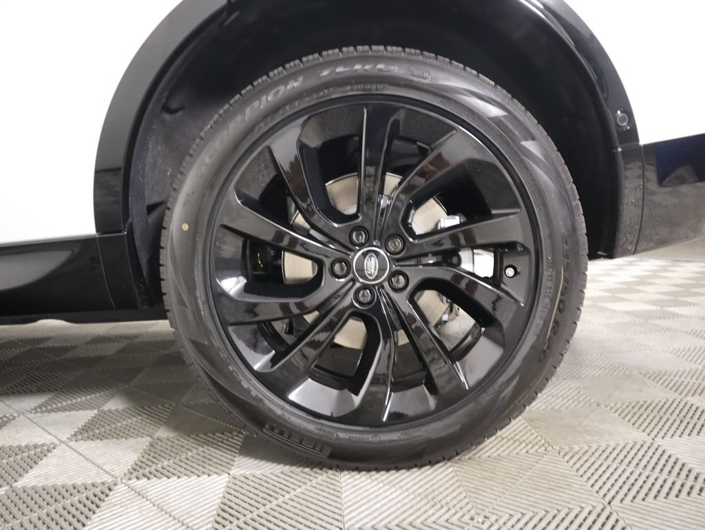 Certified 2025 Land Rover Discovery Sport Dynamic SE AWD/4WD image 32