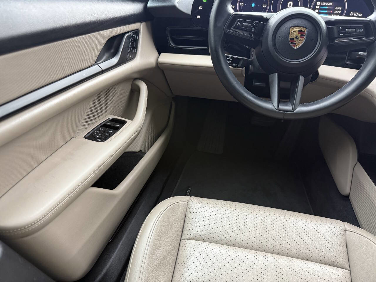 Used 2022 Porsche Taycan RWD image 31
