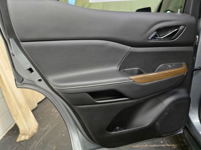 Used 2023 GMC Acadia SLE w/ Driver Convenience Package image 29