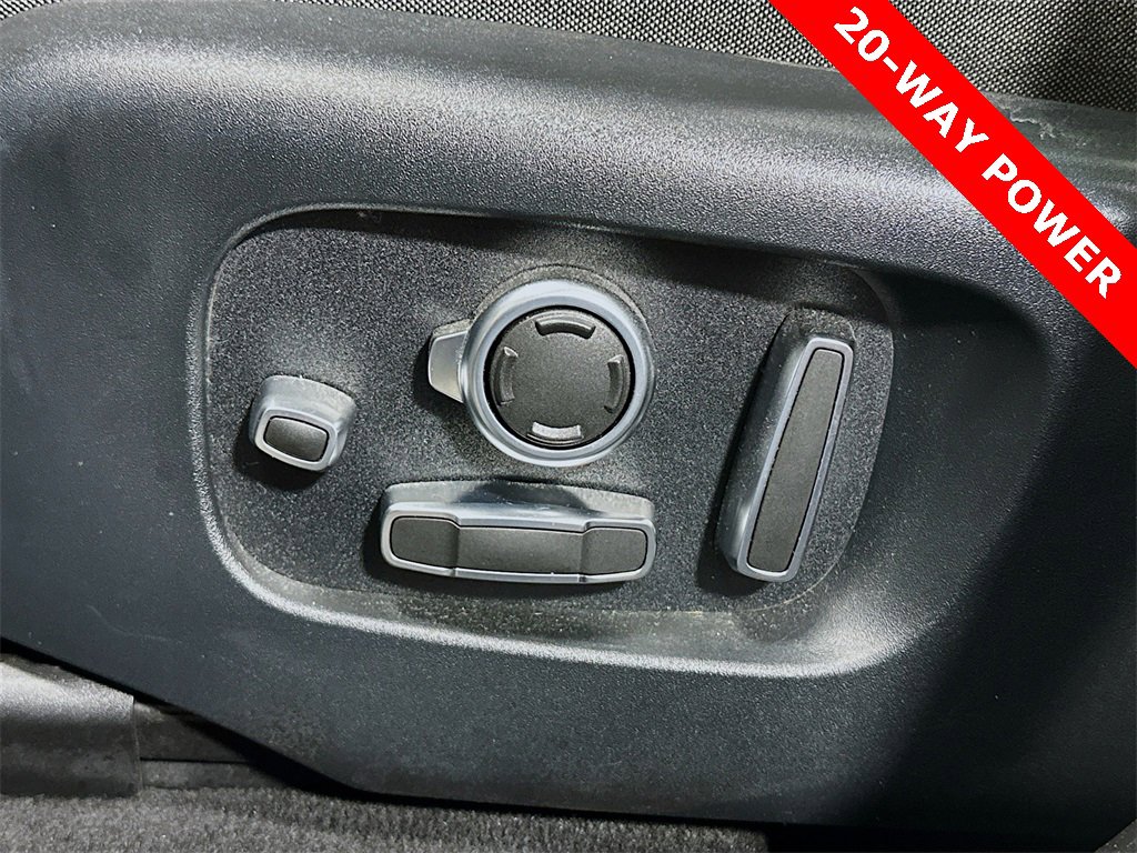 Used 2019 Land Rover Range Rover Velar R-Dynamic SE image 36