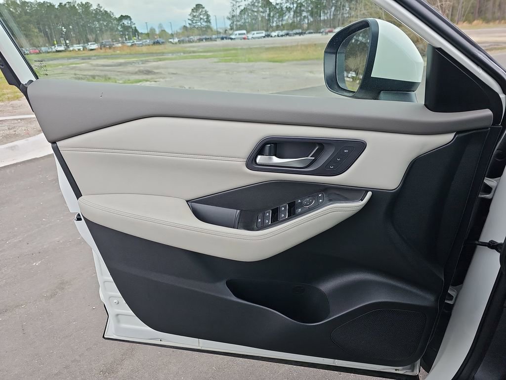 Used 2023 Nissan Rogue SL w/ SL Premium Package image 31