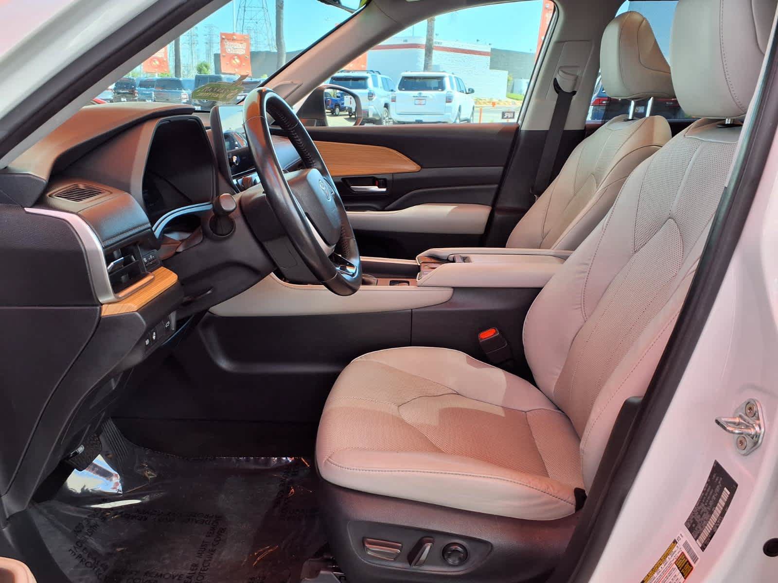 Used 2024 Toyota Grand Highlander AWD image 18