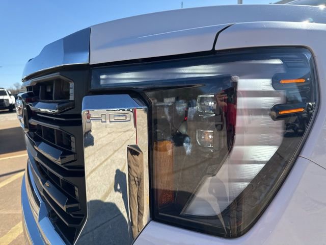 Used 2024 GMC Sierra 2500 Pro w/ Convenience Package image 10