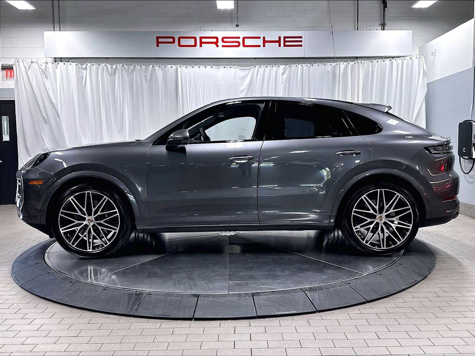 Used 2026 Porsche Cayenne Coupe AWD/4WD image 2