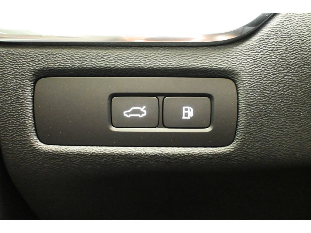 Used 2025 Volvo XC60 T8 Plus w/ Protection Package Premier AWD/4WD image 43