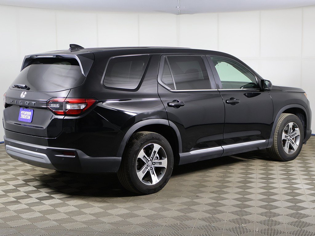 Used 2025 Honda Pilot EX-L image 10