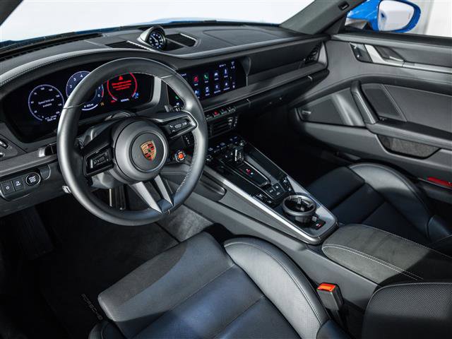 Used 2025 Porsche 911 Carrera image 4