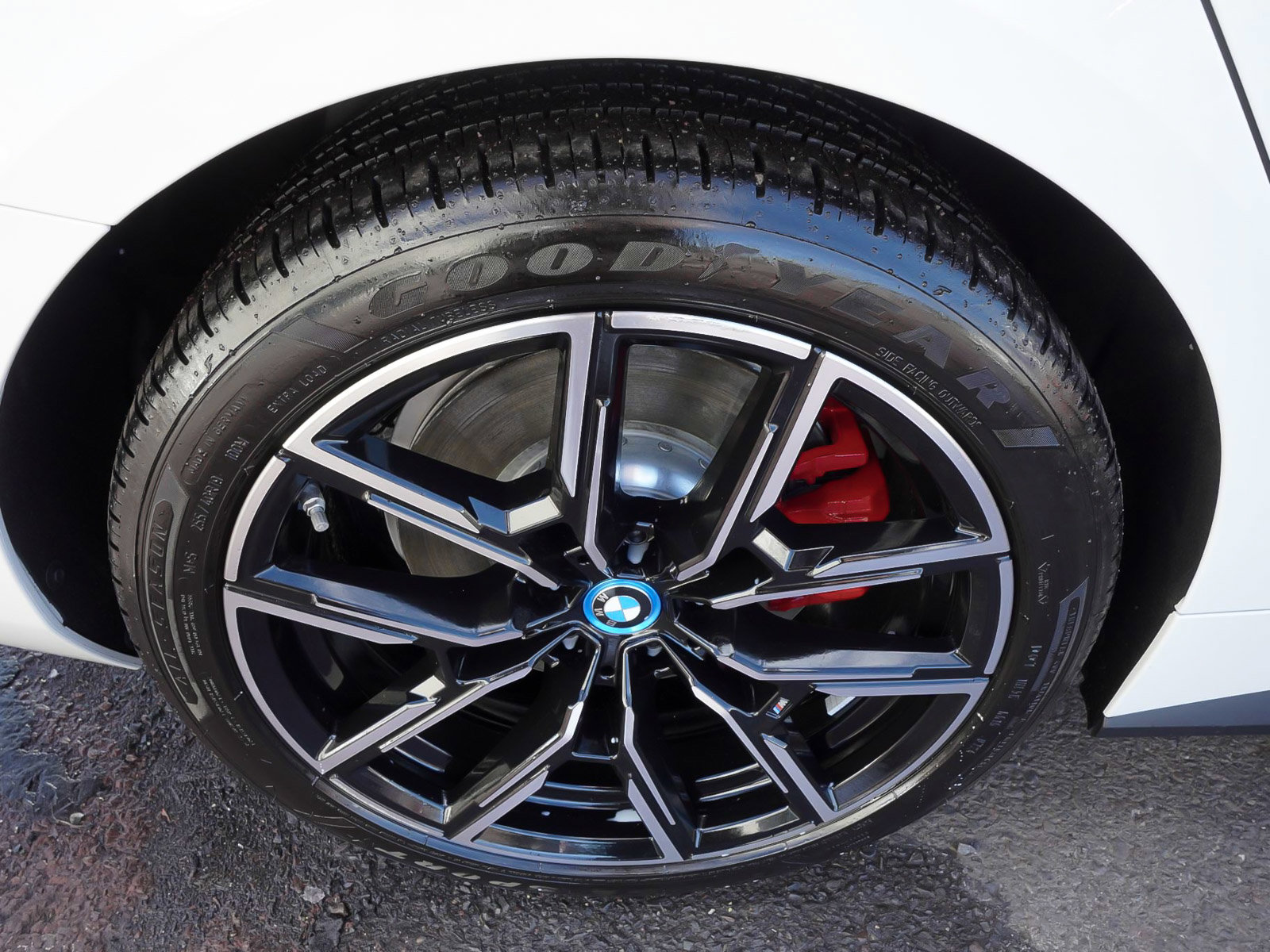 Used 2024 BMW i4 xDrive40i w/ M Sport Package image 7