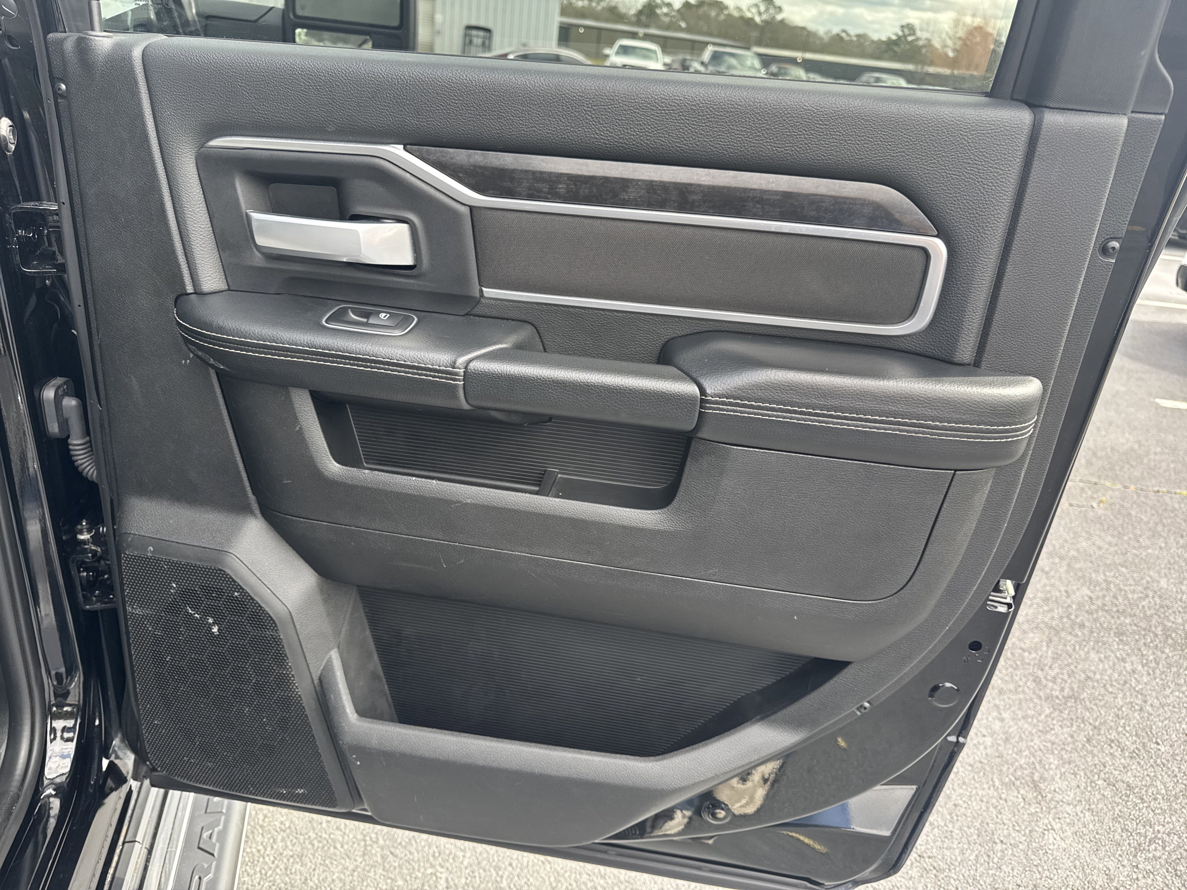 Used 2024 RAM 3500 Big Horn image 31